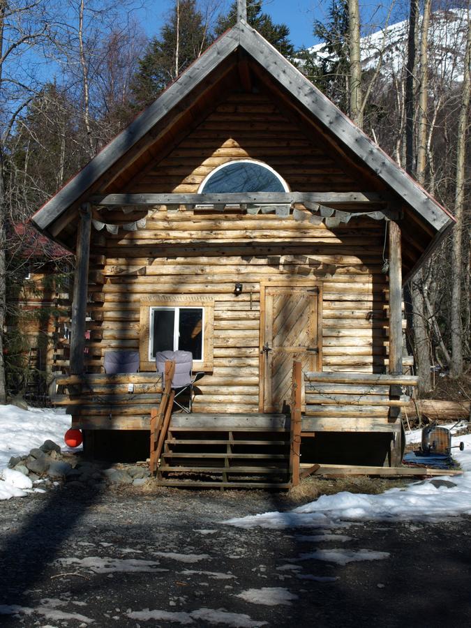 Bird Creek Brown Bear Saloon & Motel المظهر الخارجي الصورة
